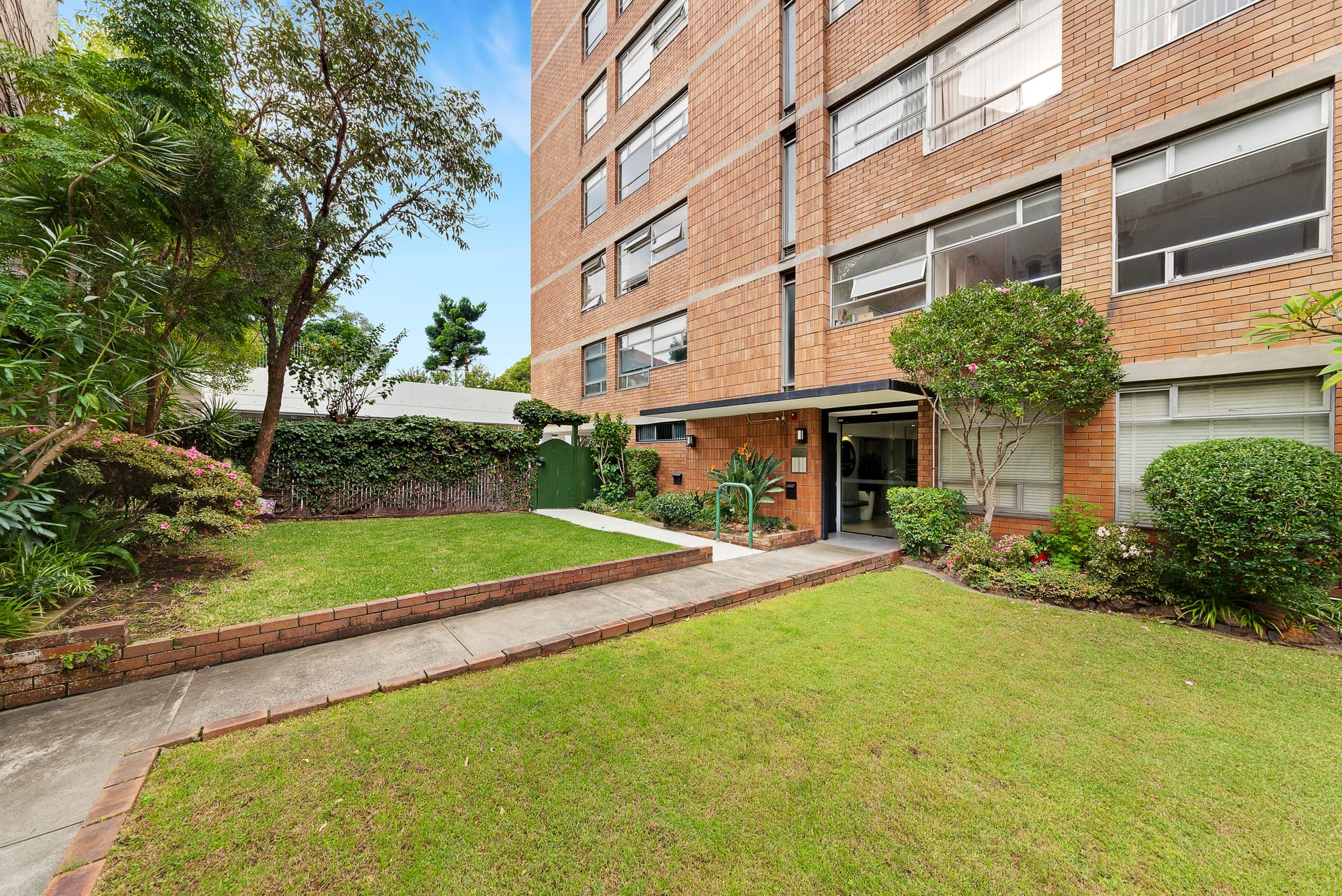 13/10 Barncleuth Square, Elizabeth Bay NSW