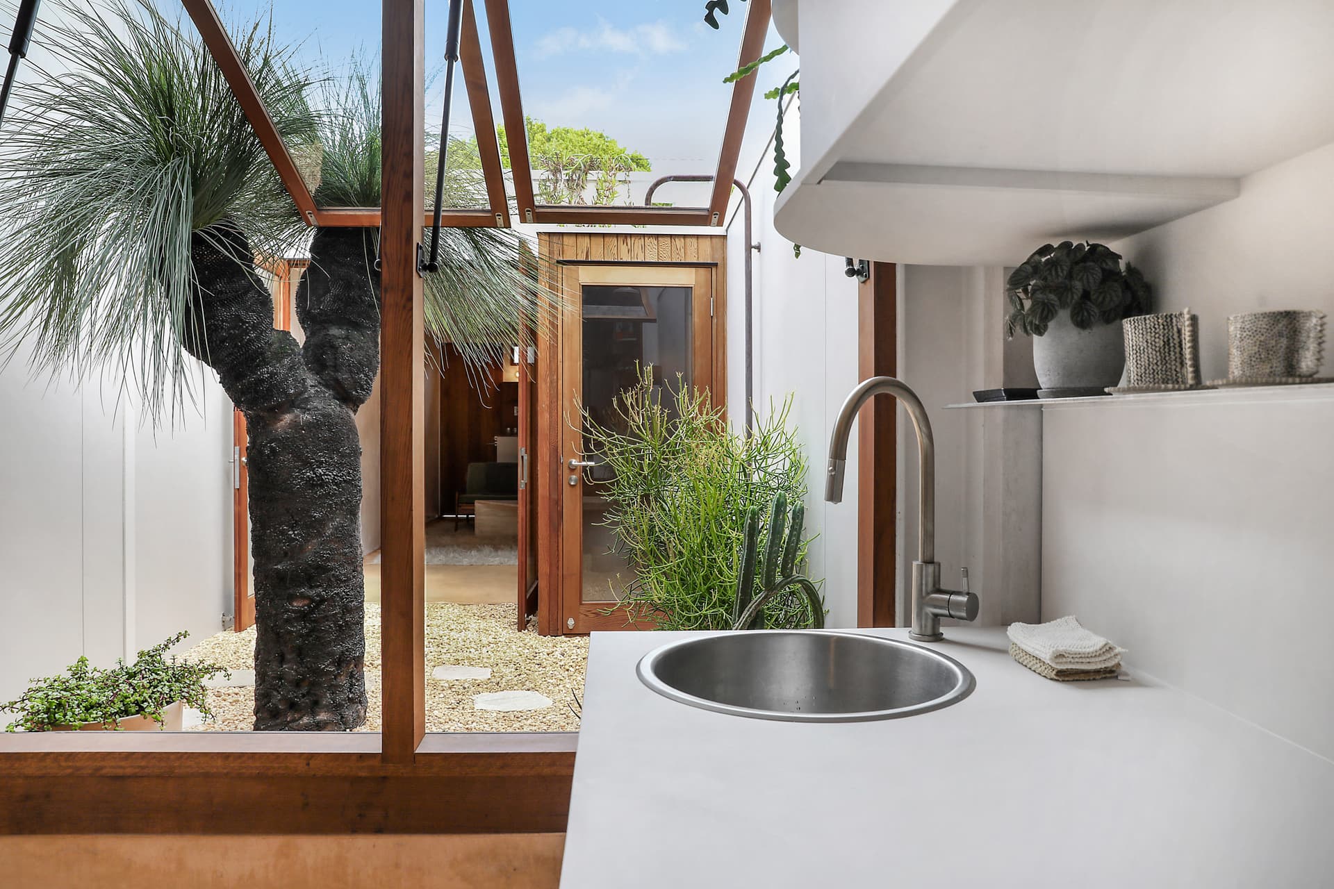 6 Rennie Street, Redfern NSW