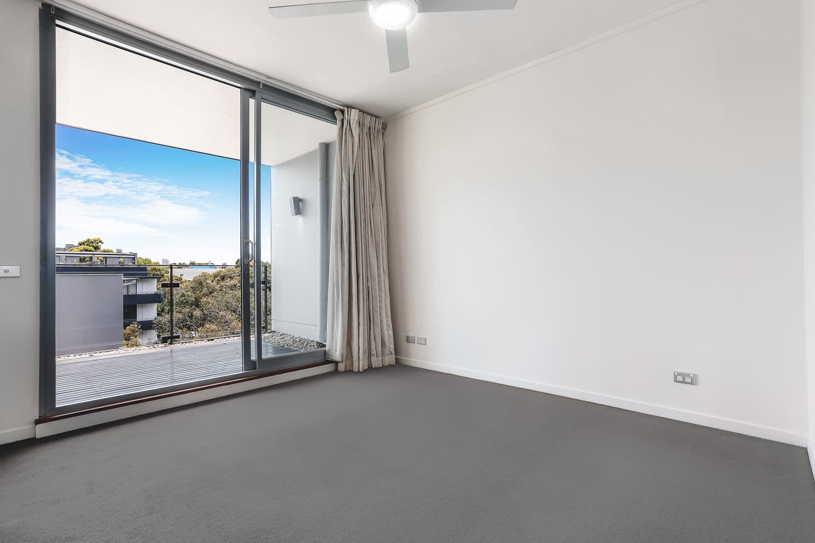 225/2-4 Powell Street, Waterloo NSW