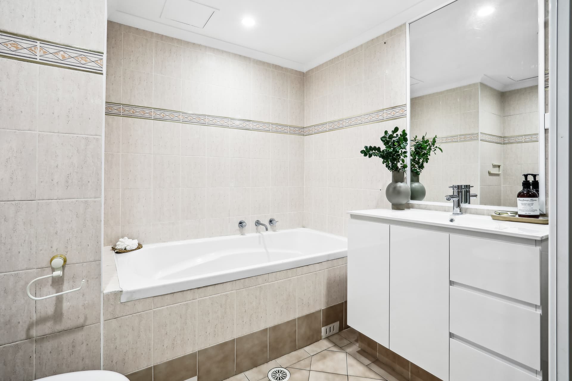 180/83-93 Dalmeny Avenue, Rosebery NSW